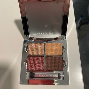 Beauty Pie 4-Shade Eyeshadow Palette - Silver